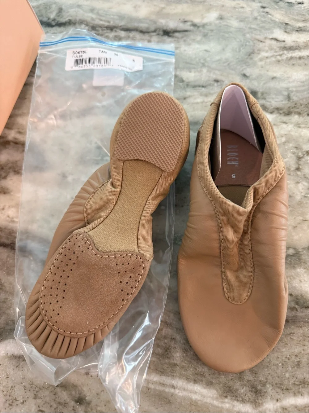 Bloch Dance Children’s Pulse leather Jazz shoe. Tan. Girls Sz 5. Dance shoe. NWT